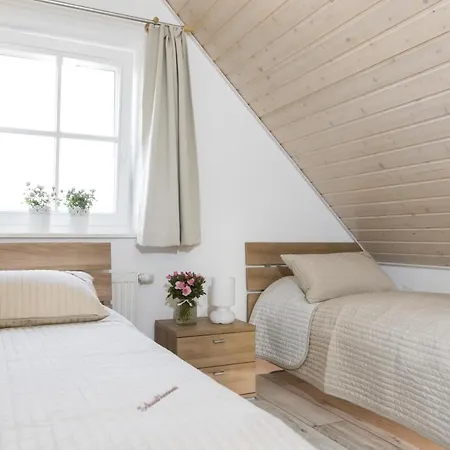Apartment Schwalbennest Für Bis Zu 6 Personen Mit Kaminofen, Whirlpool Und Sauna - Haustiere Herzlich Willkommen, Nah Am Hafen