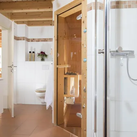 Schwalbennest Für Bis Zu 6 Personen Mit Kaminofen, Whirlpool Und Sauna - Haustiere Herzlich Willkommen, Nah Am Hafen Apartment *