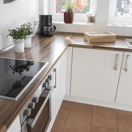 Apartment Schwalbennest Für Bis Zu 6 Personen Mit Kaminofen, Whirlpool Und Sauna - Haustiere Herzlich Willkommen, Nah Am Hafen