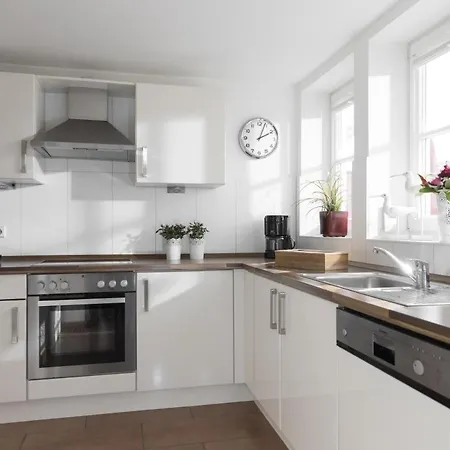 Schwalbennest Fuer Bis Zu 6 Personen Mit Kaminofen, Whirlpool Und Sauna - Haustiere Herzlich Willkommen, Nah Am Hafen Greetsiel
