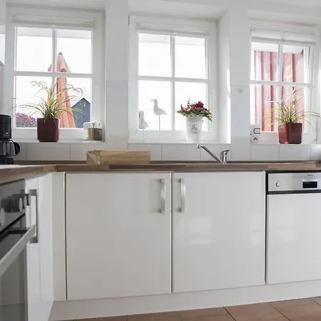 Apartment Schwalbennest Für Bis Zu 6 Personen Mit Kaminofen, Whirlpool Und Sauna - Haustiere Herzlich Willkommen, Nah Am Hafen