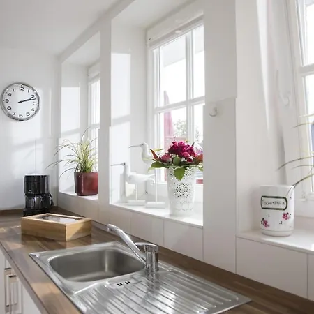 Apartment Schwalbennest Für Bis Zu 6 Personen Mit Kaminofen, Whirlpool Und Sauna - Haustiere Herzlich Willkommen, Nah Am Hafen Greetsiel