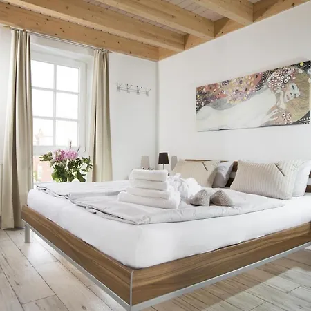 Schwalbennest Für Bis Zu 6 Personen Mit Kaminofen, Whirlpool Und Sauna - Haustiere Herzlich Willkommen, Nah Am Hafen Apartment