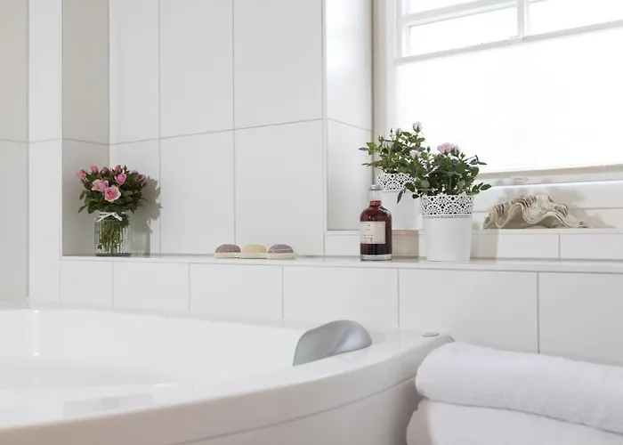 Schwalbennest Fuer Bis Zu 6 Personen Mit Kaminofen, Whirlpool Und Sauna - Haustiere Herzlich Willkommen, Nah Am Hafen