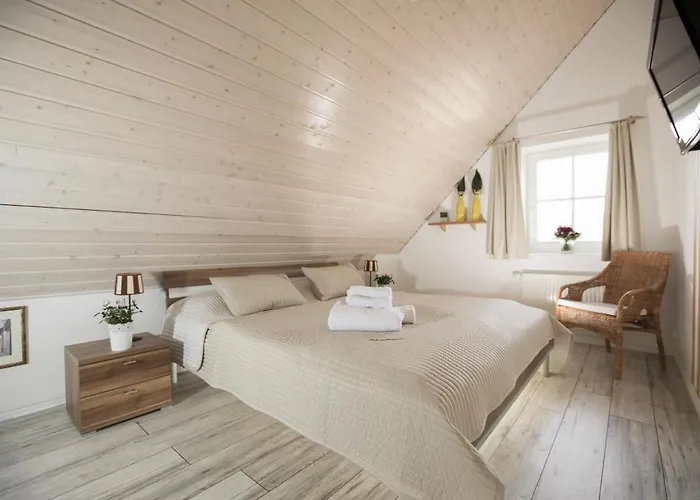 Appartement Schwalbennest Fuer Bis Zu 6 Personen Mit Kaminofen, Whirlpool Und Sauna - Haustiere Herzlich Willkommen, Nah Am Hafen Greetsiel